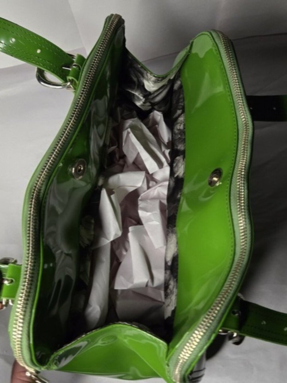 TED BAKER LONDON GREEN PATENT LEATHER SATCHEL SHOULDER BAG PURSE FLORAL LINING - Picture 4 of 7